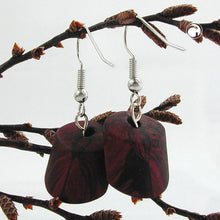 Lade das Bild in den Galerie-Viewer, Ohrhaken Ohrhänger Ohrringe 37x15mm Schrägperle Kunststoff rot-metallic-marmoriert