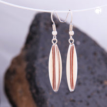 Lade das Bild in den Galerie-Viewer, Ohrhaken Ohrhänger Ohrringe 30x9mm Rillenolive Kunststoff beige-braun