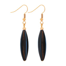 Lade das Bild in den Galerie-Viewer, Ohrhaken Ohrhänger Ohrringe 30x9mm Rillenolive Kunststoff dunkelblau