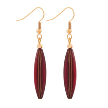 Lade das Bild in den Galerie-Viewer, Ohrhaken Ohrhänger Ohrringe 30x9mm Rillenolive Kunststoff dunkel-lila