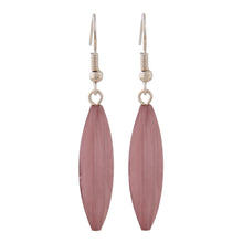 Lade das Bild in den Galerie-Viewer, Ohrhaken Ohrhänger Ohrringe 30x9mm Rillenolive Kunststoff lila-marmoriert