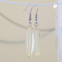 Lade das Bild in den Galerie-Viewer, Ohrhaken Ohrhänger Ohrringe 30x9mm Rillenolive Kunststoff hellgelb transparent