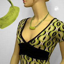 Lade das Bild in den Galerie-Viewer, Kette 54x19mm Anhänger Rohr flach gebogen hellgrün-marmoriert glänzend Kunststoff 45cm