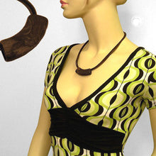 Lade das Bild in den Galerie-Viewer, Kette 54x19mm Anhänger Rohr flach gebogen dunkelbraun-marmoriert matt Kunststoff 45cm