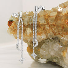 Lade das Bild in den Galerie-Viewer, Ohrstecker Ohrring 41mm lang Kette mit Mond/Stern Silber 925