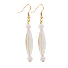 Lade das Bild in den Galerie-Viewer, Ohrhaken Ohrhänger Ohrringe 60x8mm Rillenolive kristall-transparent weiß Kunststoff
