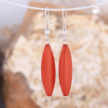 Lade das Bild in den Galerie-Viewer, Ohrhaken Ohrhänger Ohrringe 30x9mm Rillenolive Kunststoff robraun wachs
