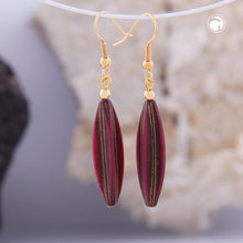 Lade das Bild in den Galerie-Viewer, Ohrhaken Ohrhänger Ohrringe 30x9mm Rillenolive Kunststoff dunkel-lila
