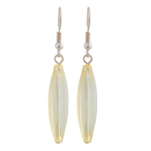 Lade das Bild in den Galerie-Viewer, Ohrhaken Ohrhänger Ohrringe 30x9mm Rillenolive Kunststoff hellgelb transparent
