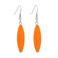 Lade das Bild in den Galerie-Viewer, Ohrhaken Ohrhänger Ohrringe 30x9mm Rillenolive satt orange glänzend

