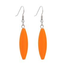 Lade das Bild in den Galerie-Viewer, Ohrhaken Ohrhänger Ohrringe 30x9mm Rillenolive satt orange glänzend
