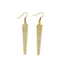 Lade das Bild in den Galerie-Viewer, Ohrhaken 70x10mm Keil mit 6 Kerben beige-natur Kunststoff
