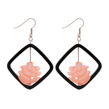Lade das Bild in den Galerie-Viewer, Ohrhaken Ohrhänger Ohrringe 58x39mm Viereckrahmen schwarz mit Spiralperle apricot-transparent Kunststoff
