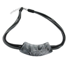 Lade das Bild in den Galerie-Viewer, Kette 54x19mm Anhänger Rohr flach gebogen grau-schwarz-marmoriert matt Kunststoff 45cm
