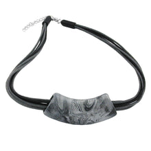 Lade das Bild in den Galerie-Viewer, Kette 54x19mm Anhänger Rohr flach gebogen grau-schwarz-marmoriert matt Kunststoff 45cm
