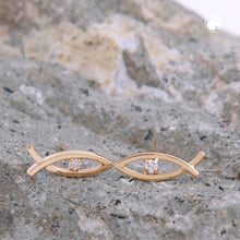 Lade das Bild in den Galerie-Viewer, Ohrstecker Ohrring 15x5mm Jesus Zeichen Zirkonia 9Kt GOLD
