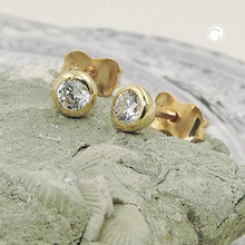 Lade das Bild in den Galerie-Viewer, Ohrstecker Ohrring 4mm Zirkonia rund 9Kt GOLD

