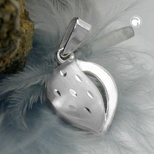 Lade das Bild in den Galerie-Viewer, Anhänger 14x10mm Herz matt-diamantiert Silber 925

