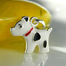 Lade das Bild in den Galerie-Viewer, Anhänger 12x10mm Hund schwarz gefleckt farbig lackiert 925
