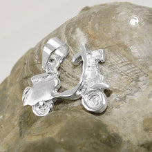 Lade das Bild in den Galerie-Viewer, Anhänger 12x16mm kleiner Motorroller Silber 925
