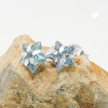 Lade das Bild in den Galerie-Viewer, Ohrstecker Ohrring 6mm Stern synthetischer Aquamarin Silber 925
