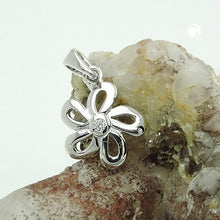 Lade das Bild in den Galerie-Viewer, Anhänger 10mm Blume mit Zirkonia glänzend rhodiniert Silber 925

