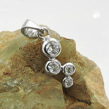 Lade das Bild in den Galerie-Viewer, Anhänger 12x6mm Zirkonias glänzend rhodiniert Silber 925
