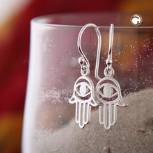 Lade das Bild in den Galerie-Viewer, Ohrhaken Ohrring 25x10,5mm Hand mit Auge glänzend Silber 925
