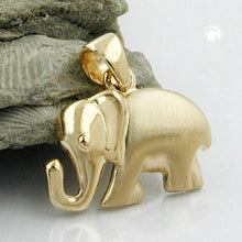 Lade das Bild in den Galerie-Viewer, Anhänger 10x15mm Elefant matt-glänzend 9Kt GOLD

