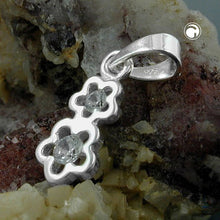 Lade das Bild in den Galerie-Viewer, Anhänger 12x5mm 2 Blüten mit Zirkonia Silber 925
