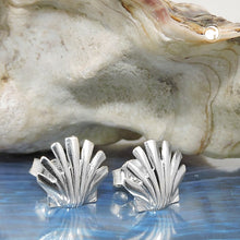 Lade das Bild in den Galerie-Viewer, Ohrstecker Ohrring 9x9mm Muschel glänzend Silber 925
