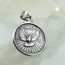 Lade das Bild in den Galerie-Viewer, Anhänger 15mm Medaille Taube christliche Symbole geschwärzt Silber 925
