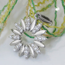 Lade das Bild in den Galerie-Viewer, Anhänger 14mm Blume mit Zirkonias glänzend rhodiniertSilber 925
